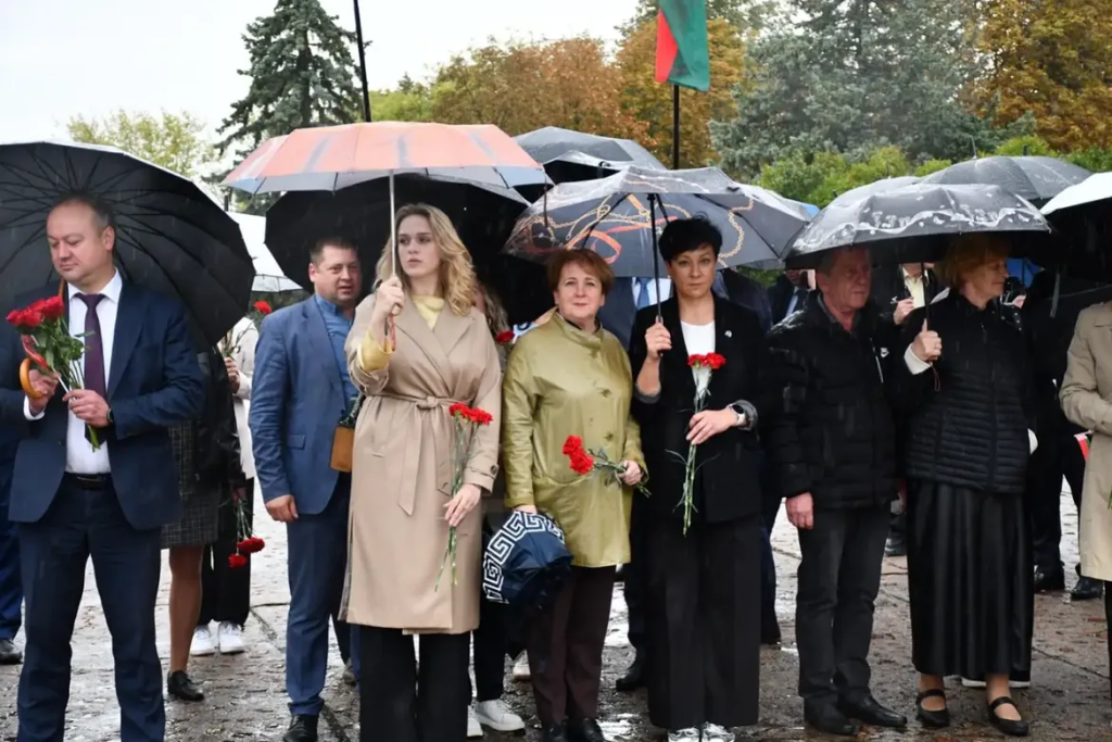 __-С-Днём-народного-единства_-__Сегодня_-в-этот-важный-государственный-праздник_-коллектив-2.png __-С-Днём-народного-единства_-__Сегодня_-в-этот-важный-государственный-праздник_-коллектив-2.png